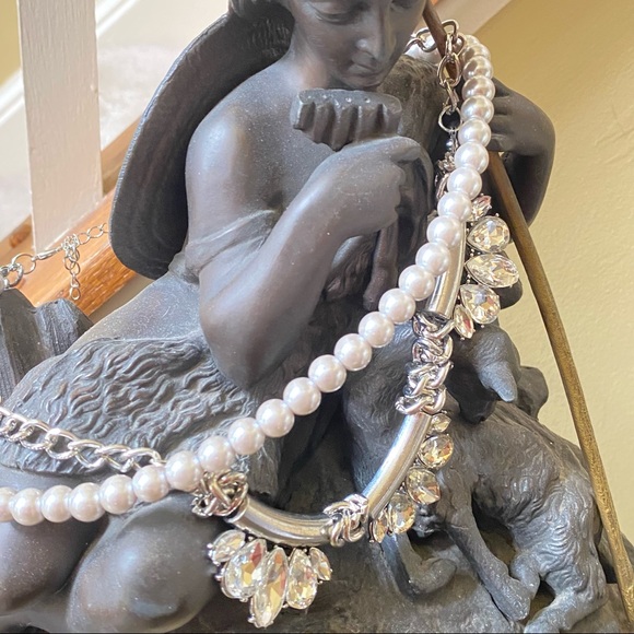 Gorgeous Faux Pearl and Rhinestone Statement Necklace - Picture 7 of 10